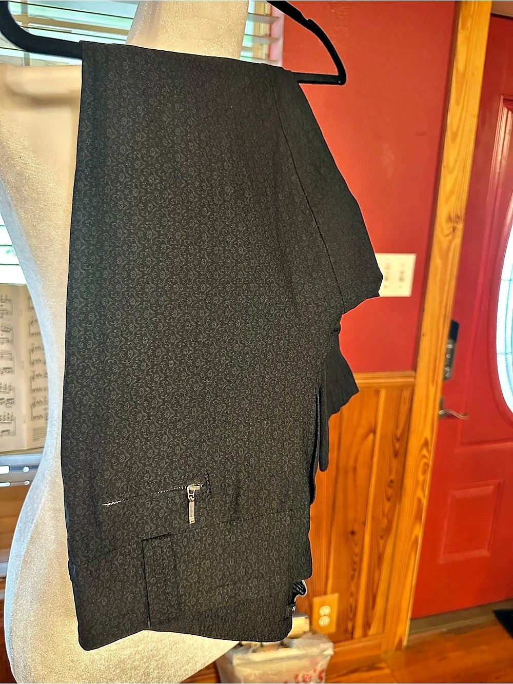 Zac & Rachel Black pattern pants pull on Size 10 good used condition stretch ank